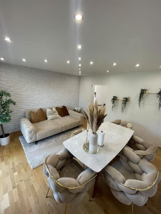 Moderne Wohnung In Der Naehe Vom Parndorf Outlet! Bruckneudorf Zewnętrze zdjęcie